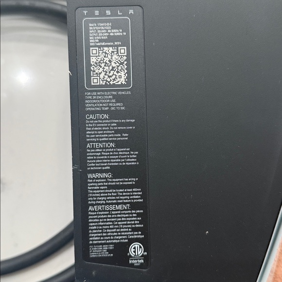 Tesla Universal Glossy White Charging Unit - Picture 4 of 5